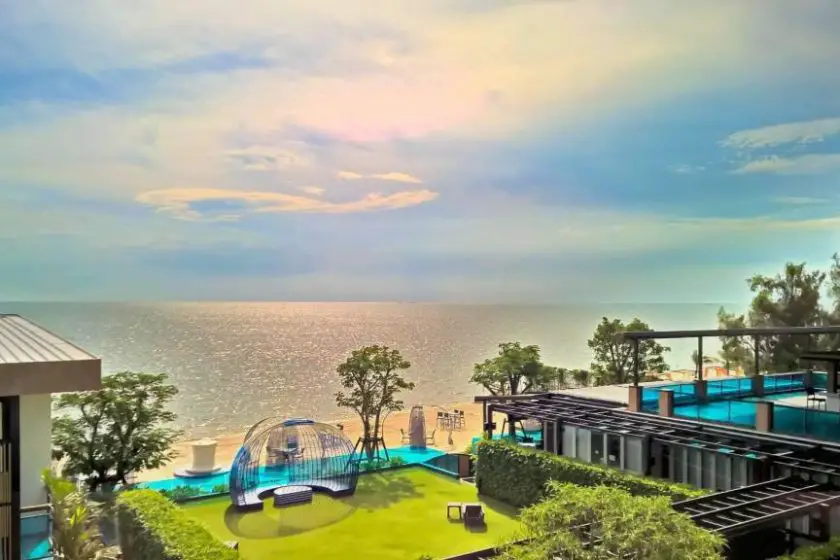 15 ที่พักบางแสนใกล้ชายหาด ปี 2021 - รวมโรงแรมสวยๆ ใกล้ทะเล เที่ยว บางแสนชลบุรี ไม่พักที่นี่ถือว่าพลาดมาก - ไปมายัง